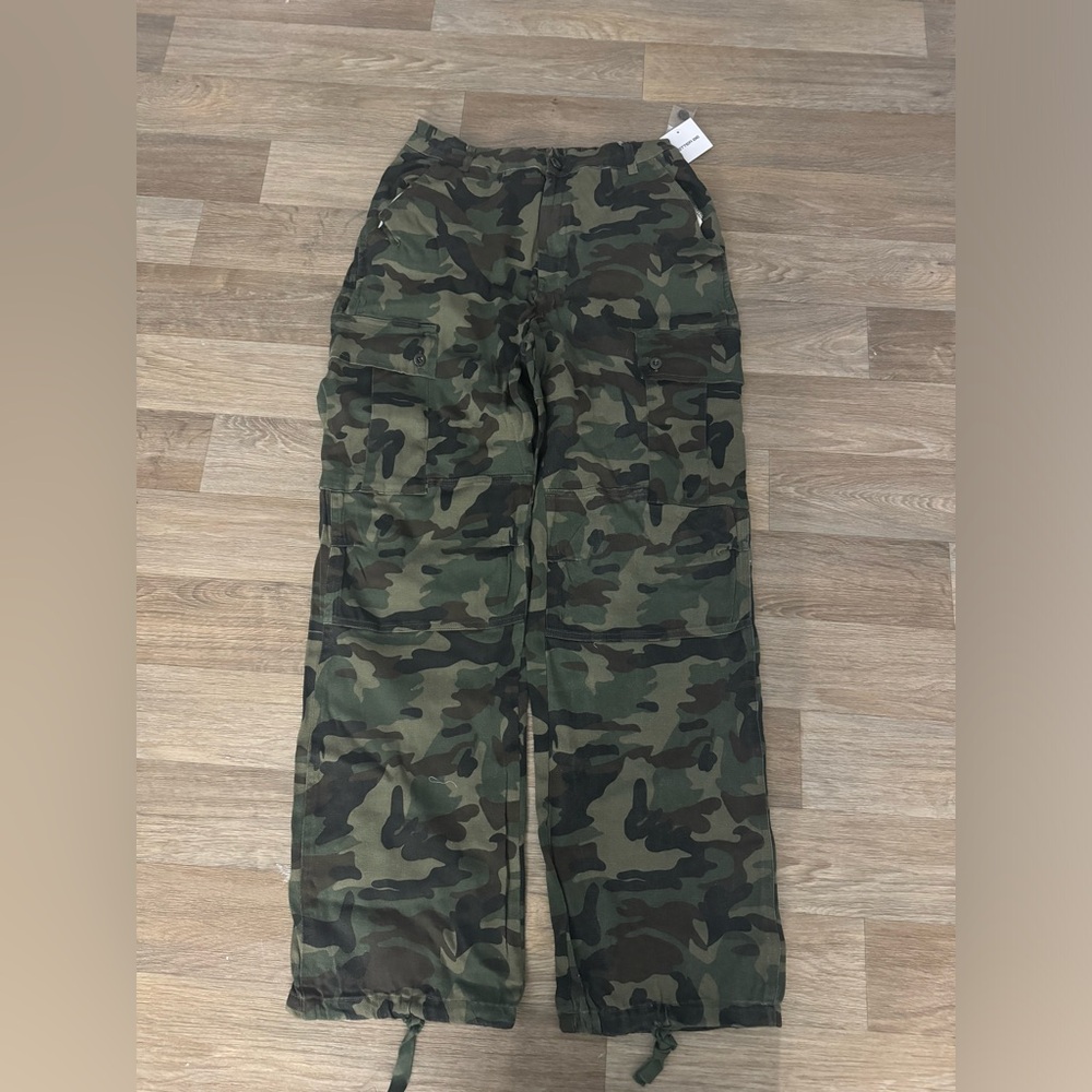 Women’s Camouflage Cargo Pant Jogger NWT
